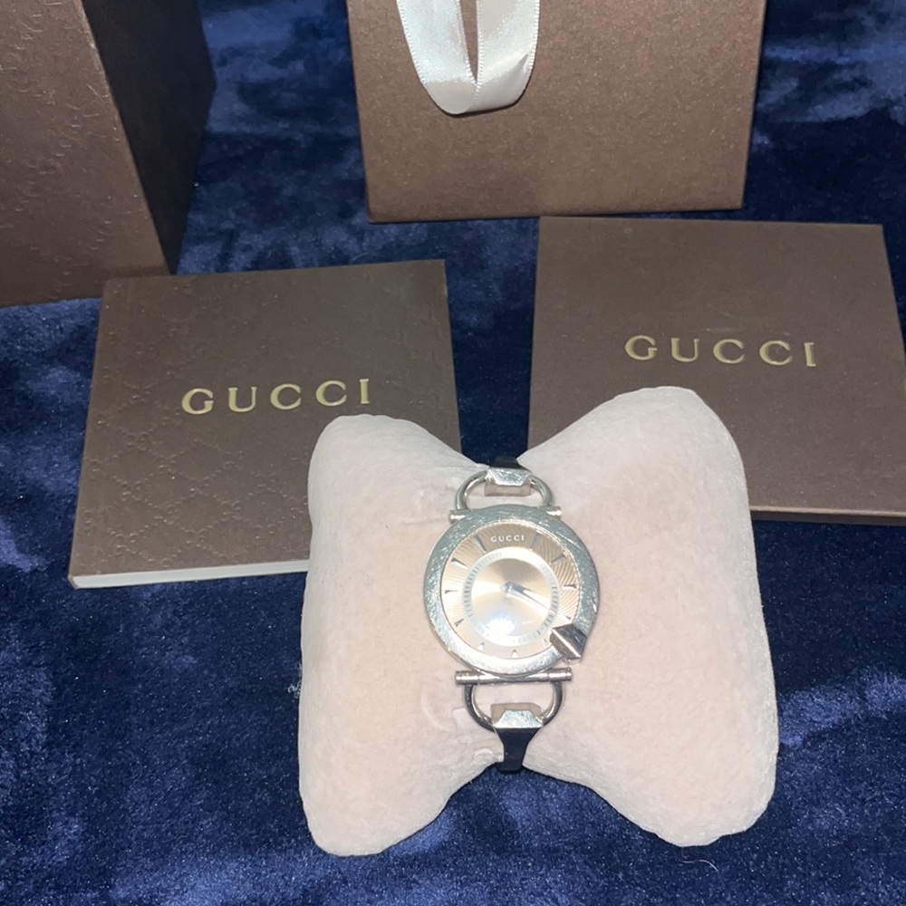 Gucci bracelet watch